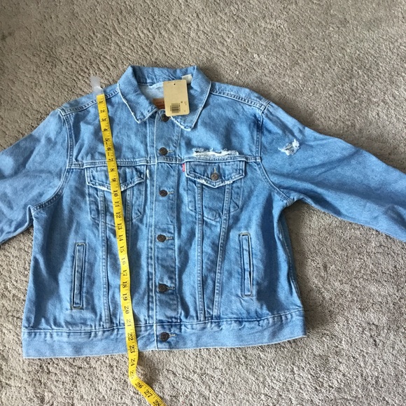 Levi’s Distressed Ex Boyfriend Trucker Jean Jacket NWT - Picture 4 of 10